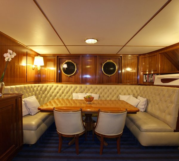 The 30m Yacht CHANTELLA