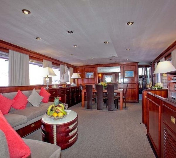 The 30m Yacht LADY ROXANNE