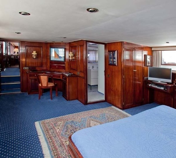 The 30m Yacht LADY ROXANNE