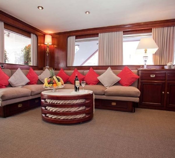 The 30m Yacht LADY ROXANNE