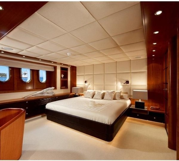 The 30m Yacht MAXIMUS