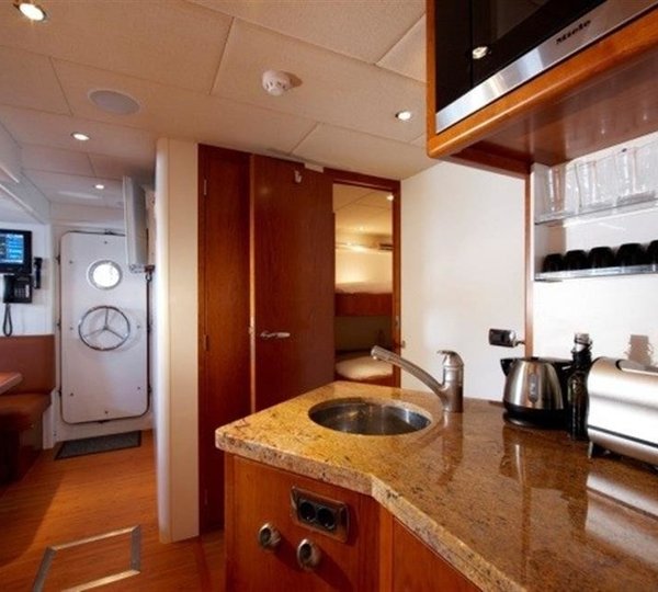 The 30m Yacht MAXIMUS