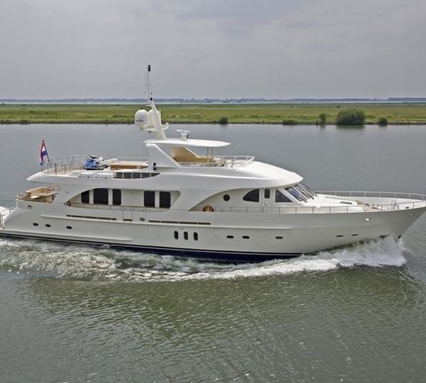 The 30m Yacht MAXIMUS