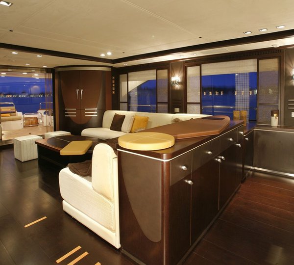 The 30m Yacht QUID PRO QUO