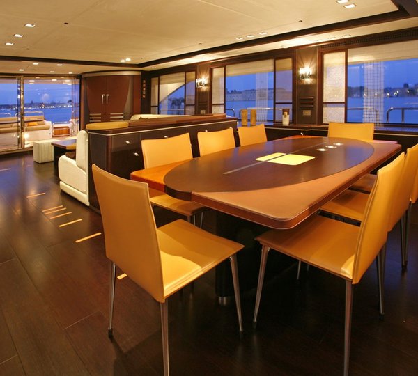 The 30m Yacht QUID PRO QUO