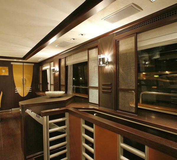 The 30m Yacht QUID PRO QUO