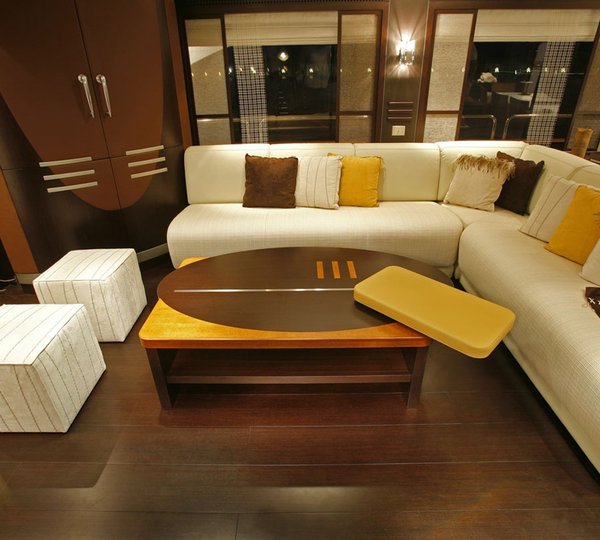 The 30m Yacht QUID PRO QUO