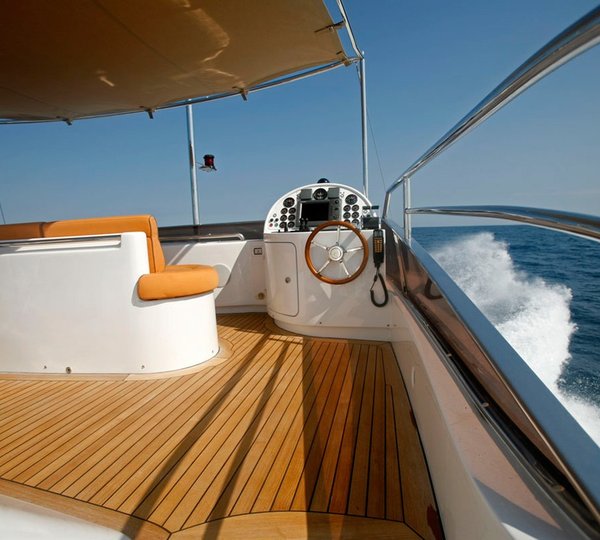 The 30m Yacht QUID PRO QUO