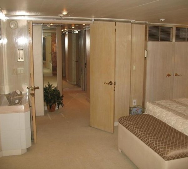 The 31m Yacht LIQUIDITY