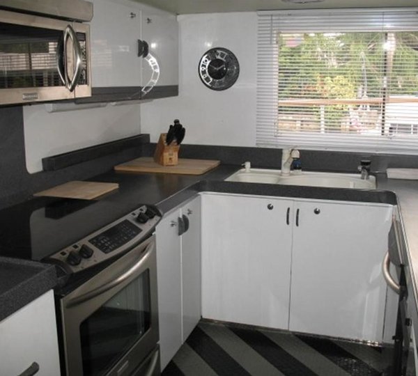 The 31m Yacht LIQUIDITY