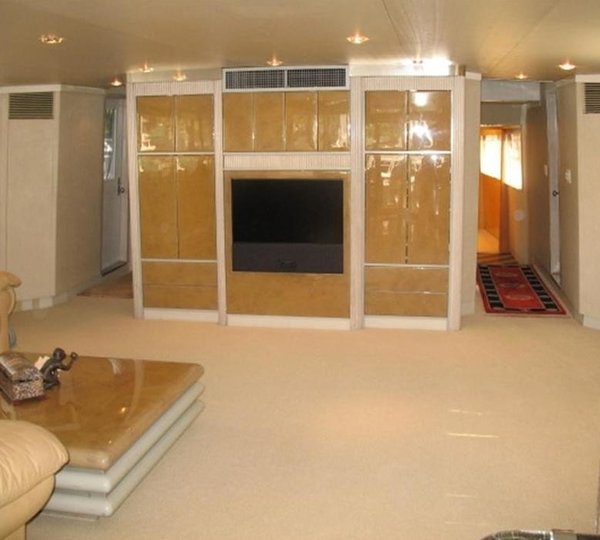 The 31m Yacht LIQUIDITY