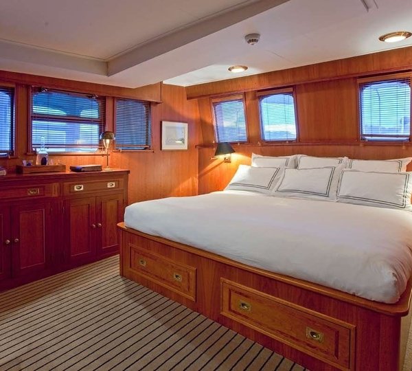 The 32m Yacht CAMARA C