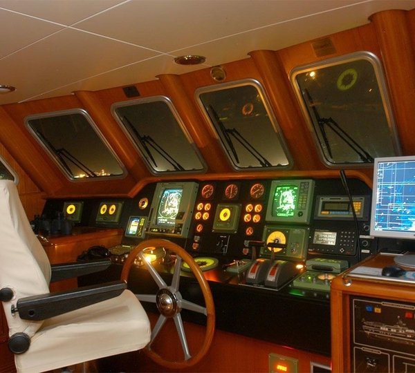 The 32m Yacht EVNIKE