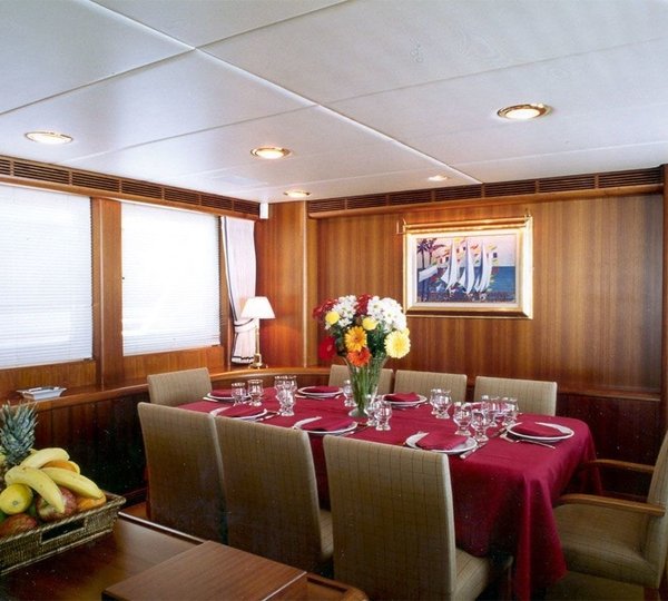 The 32m Yacht EVNIKE