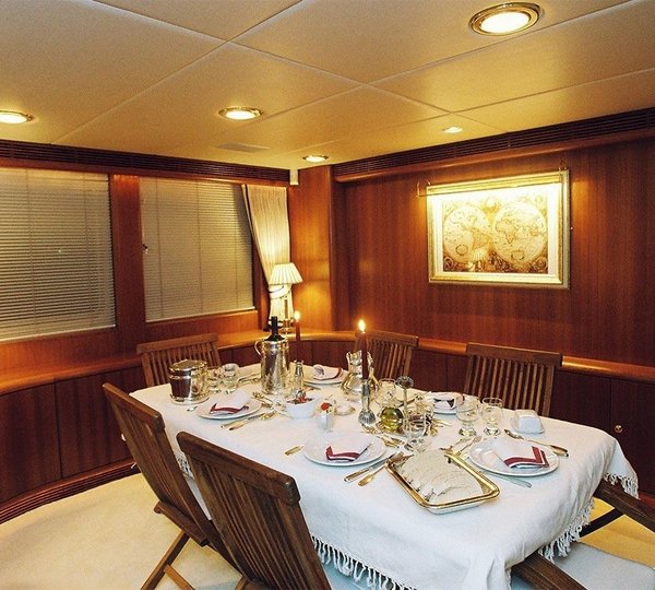 The 32m Yacht EVNIKE