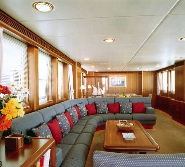 The 32m Yacht EVNIKE