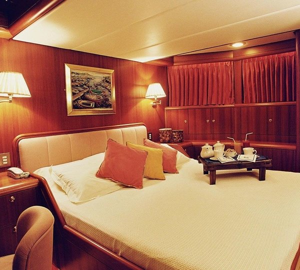 The 32m Yacht EVNIKE