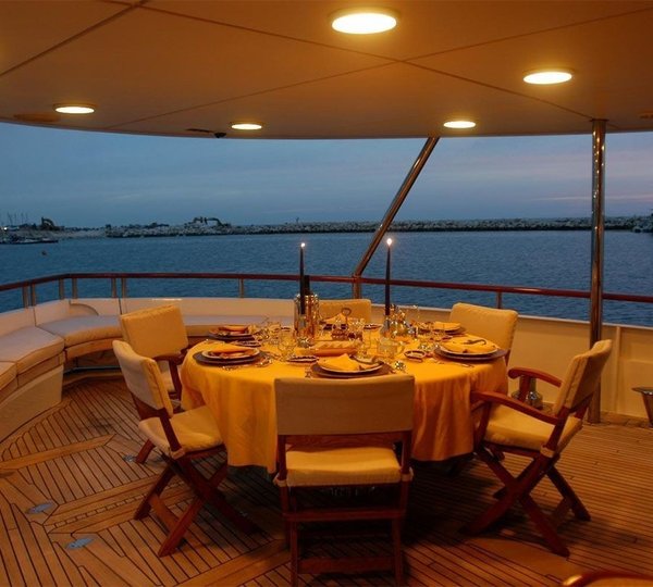 The 32m Yacht EVNIKE