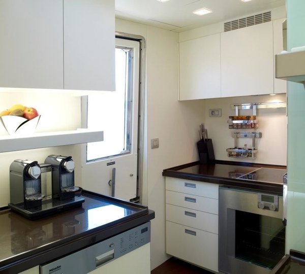 The 32m Yacht TEMPEST WS