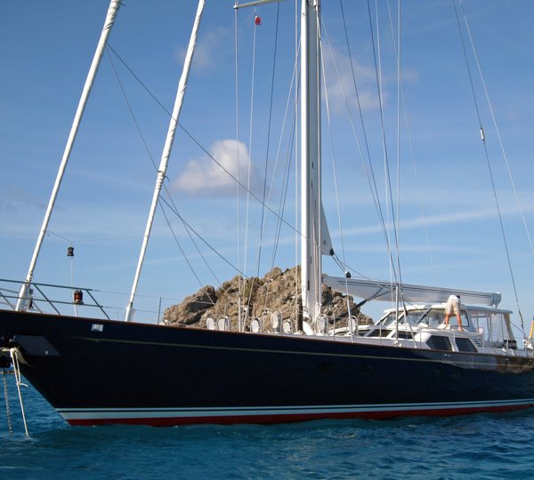 The 33m Yacht DANCE SMARTLY