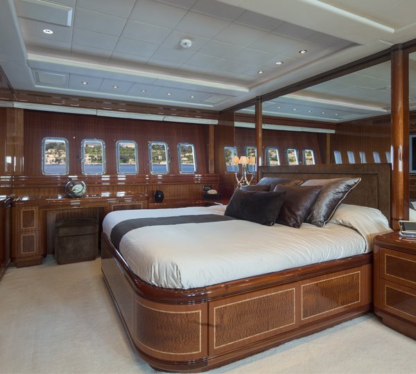 The 33m Yacht HERCULES 1