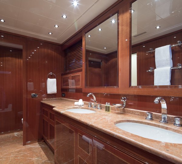 The 33m Yacht HERCULES 1