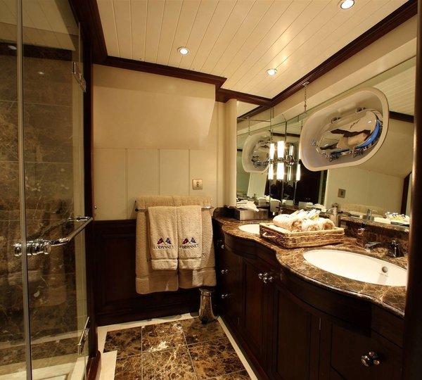 The 33m Yacht IL ODYSSEY