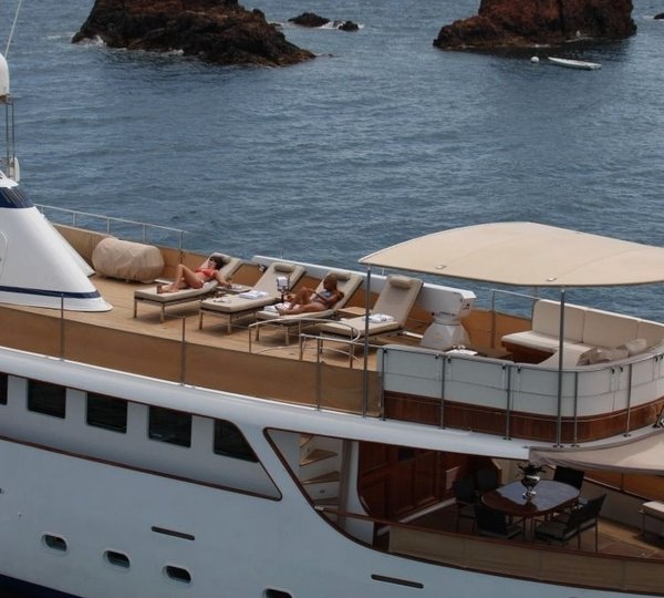 The 33m Yacht IL ODYSSEY