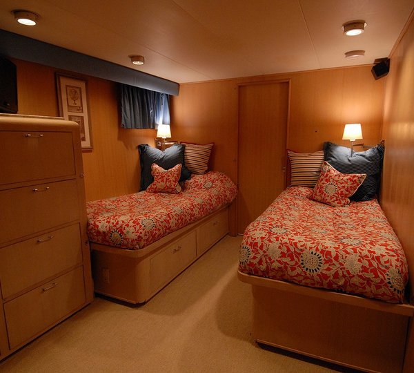 The 33m Yacht KALEEN