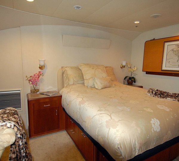 The 33m Yacht KALEEN