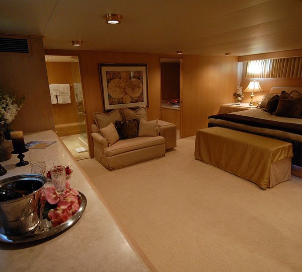 The 33m Yacht KALEEN