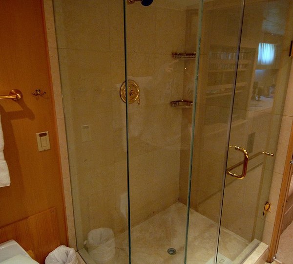 The 33m Yacht KALEEN