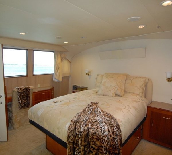 The 33m Yacht KALEEN