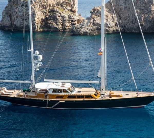 The 33m Yacht KEEWAYDIN