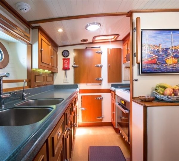 The 33m Yacht KEEWAYDIN