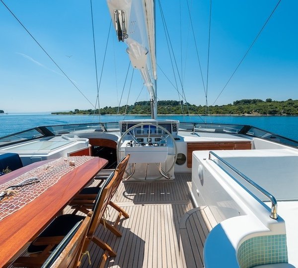 The 33m Yacht LADY SUNSHINE