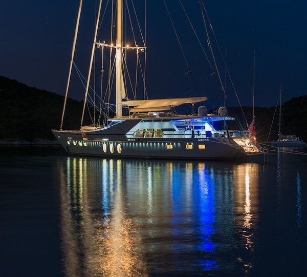 The 33m Yacht LADY SUNSHINE