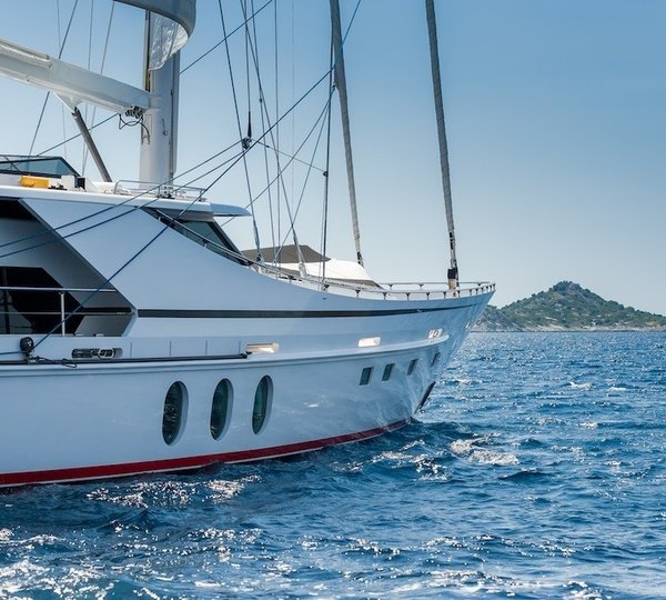 The 33m Yacht LADY SUNSHINE