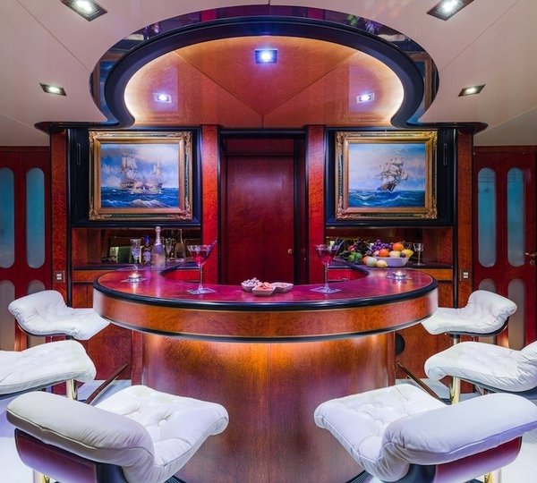 The 33m Yacht LADY SUNSHINE