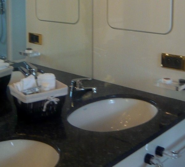 The 33m Yacht PAS ENCORE