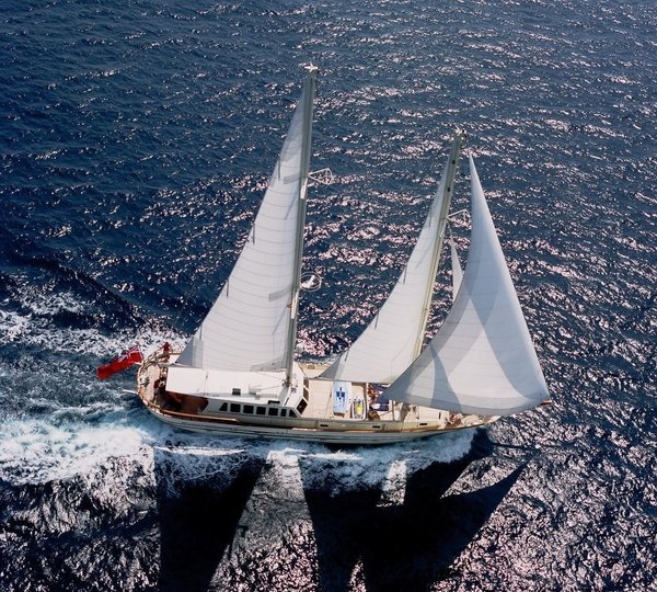 The 33m Yacht TIGERLILY OF CORNWALL