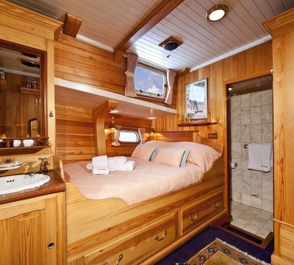 The 33m Yacht TIGERLILY OF CORNWALL