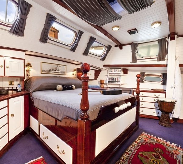 The 33m Yacht TIGERLILY OF CORNWALL