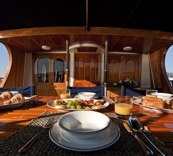 The 33m Yacht TIGERLILY OF CORNWALL