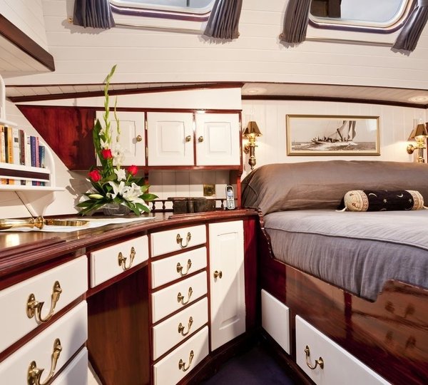 The 33m Yacht TIGERLILY OF CORNWALL