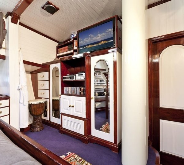 The 33m Yacht TIGERLILY OF CORNWALL