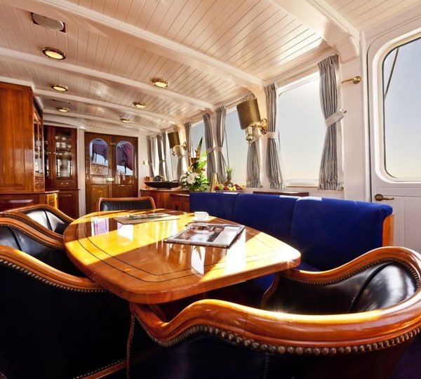 The 33m Yacht TIGERLILY OF CORNWALL