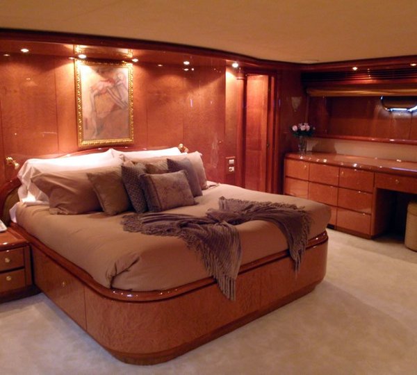 The 34m Yacht MIRACLE