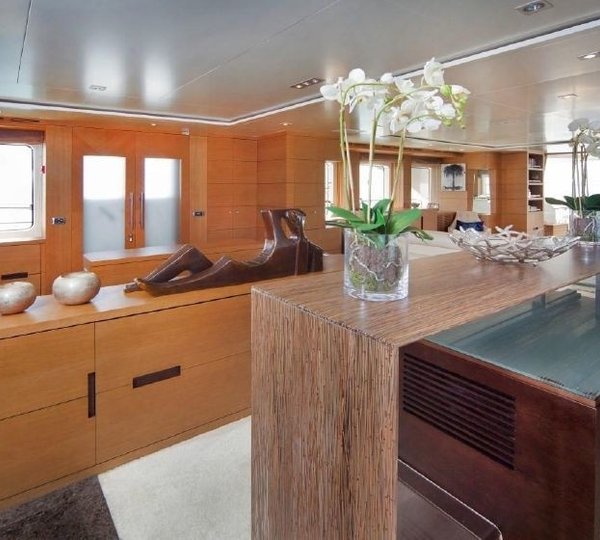 The 36m Yacht +LEJOS