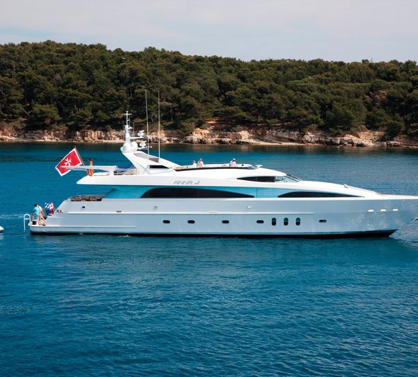 Premier Overview On Board Yacht STREGA